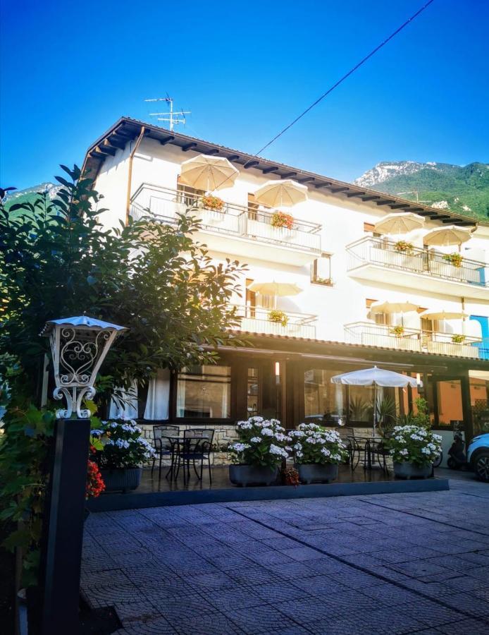 Albergo Al Pescatore Brenzone sul Garda Zewnętrze zdjęcie